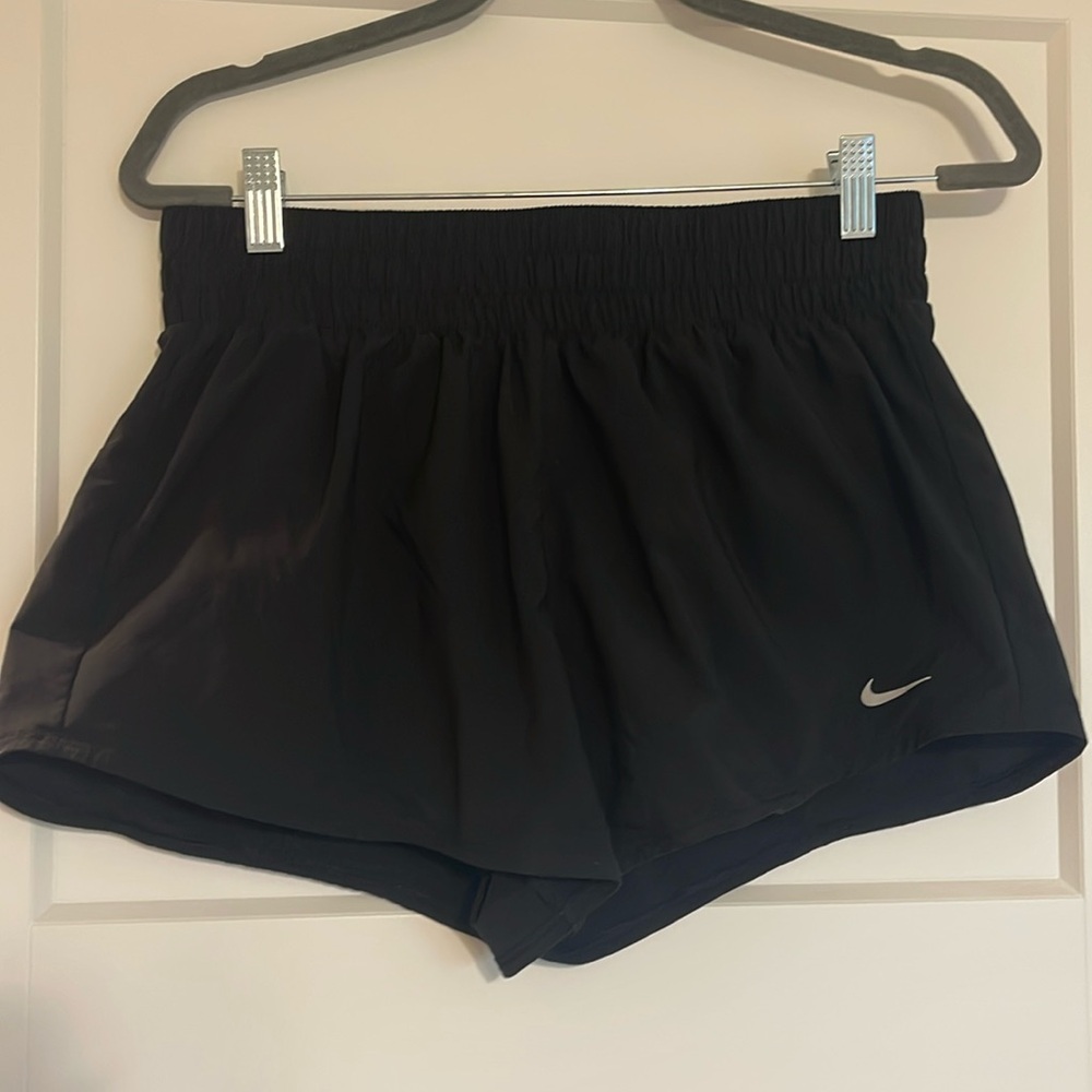 medium black nike drifit running shorts